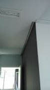 Techo con oscuro para luz indirecta.